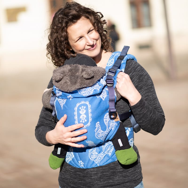 Ergonomický detský nosič Sestrice Carrier Roosters Royal Blue Ergonomický detský nosič Sestrice Carrier Roosters Royal Blue