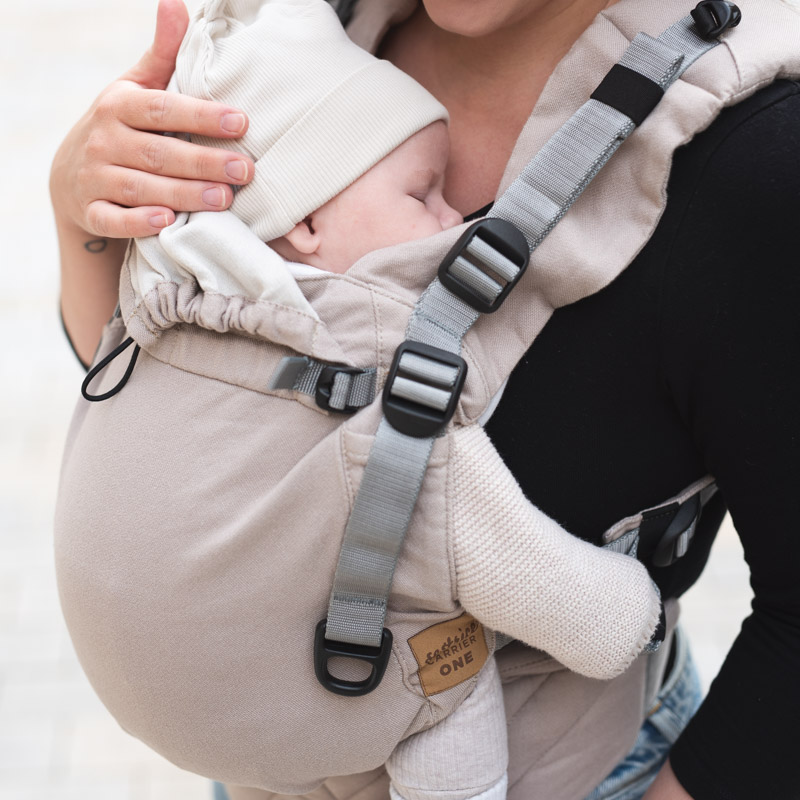 Sestrice_babywearing-17 Ergonomicky nosic pre novorodenca, nosic od narodenia