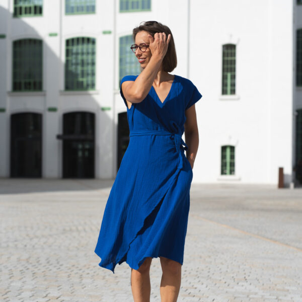 Smart Dress 05, zavinovacie šaty, slow fashion, Cobalt mušelín – 10